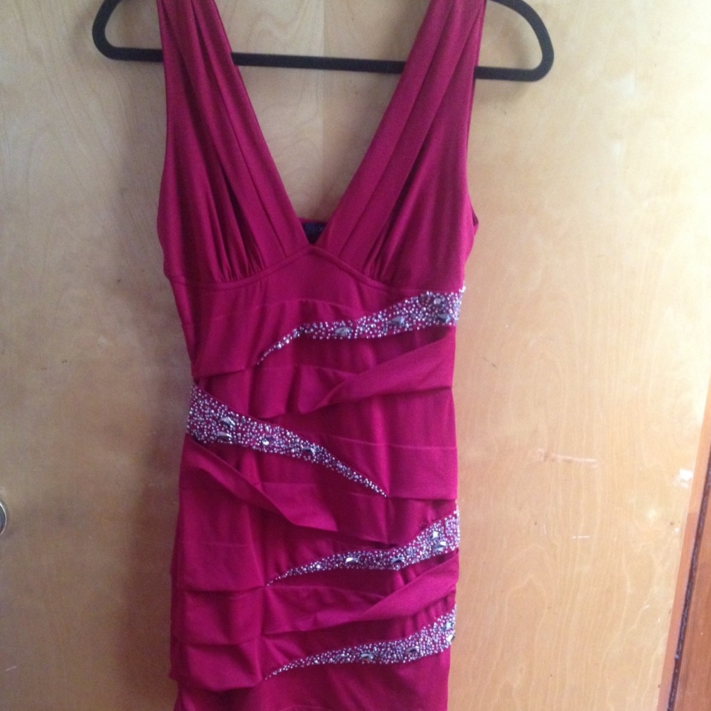 Red‎ dress with beaded design✨❤